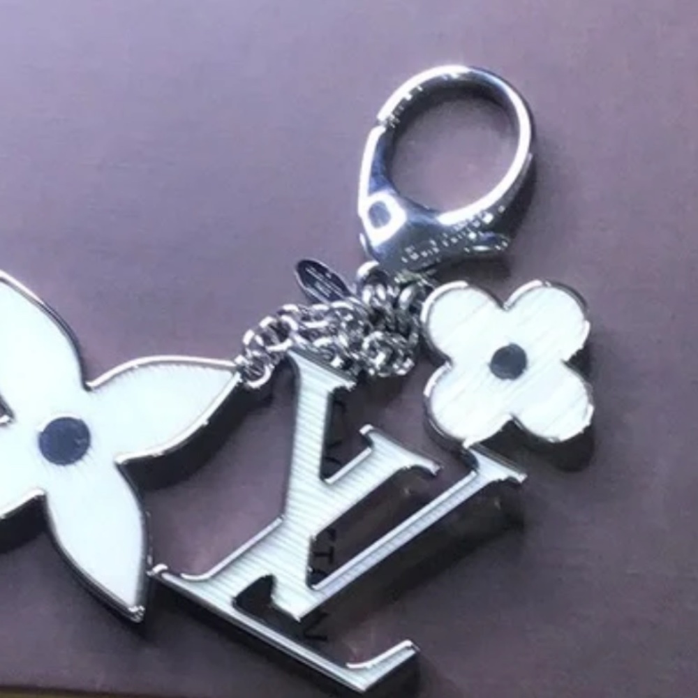 Louis Vuitton Fleur D’Epi Bag Charm Logo Statement Key Chain UNIQUE - Picture 2 of 6